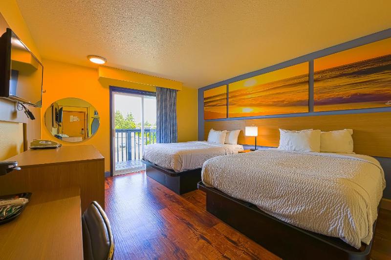 Double Queen Room with Balcony image 1