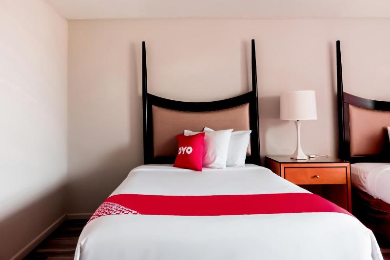 3 Queen Bed image 4