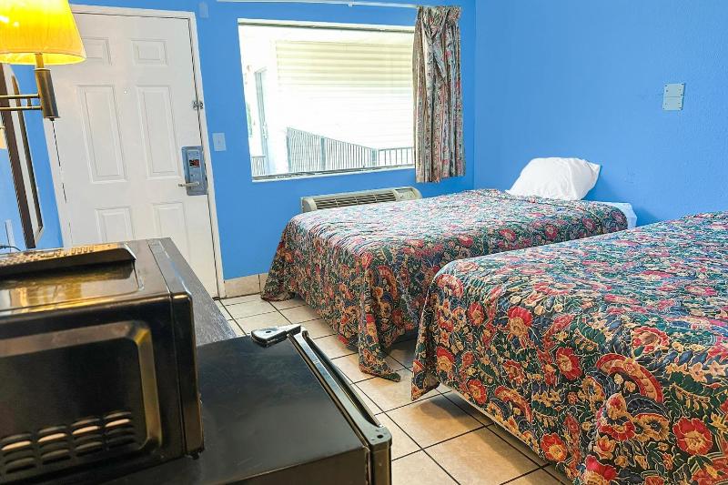 Standard Queen Room with Two Queen Beds image 1