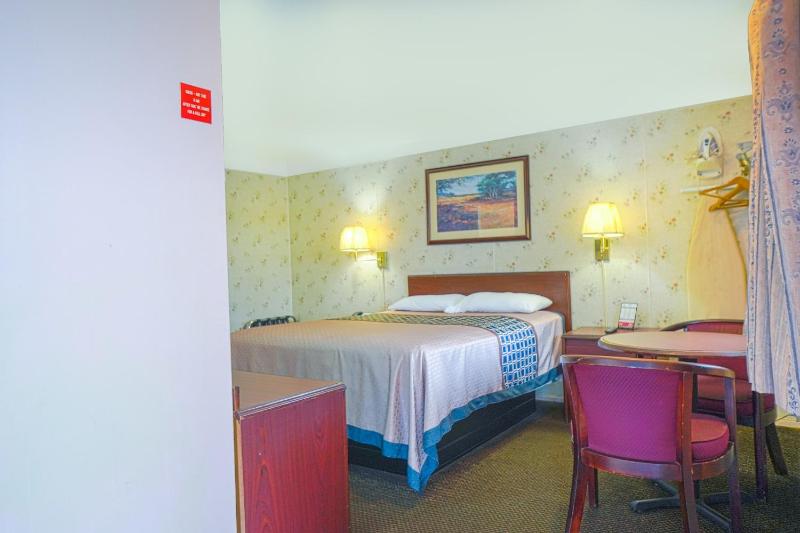 Queen Room image 1