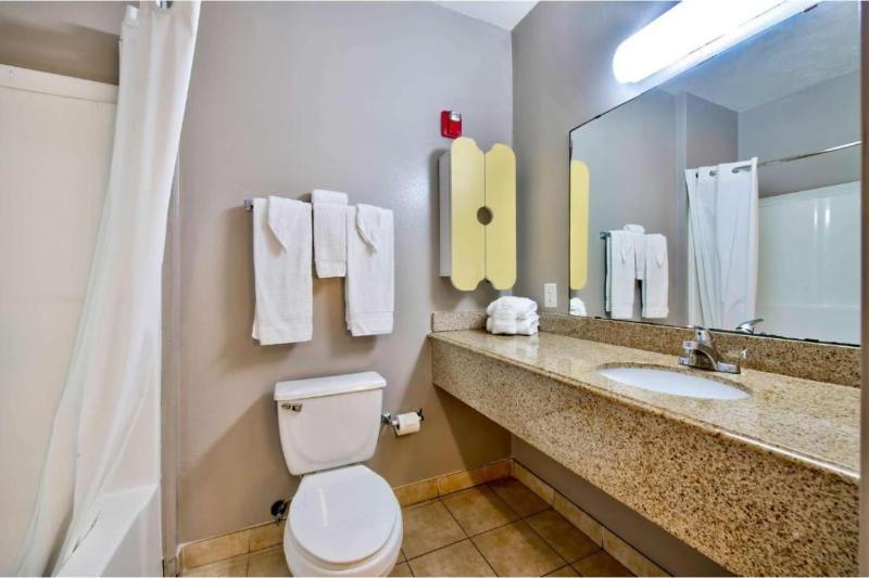 2 Full Bed with kitchenette Non-Smoking image 2