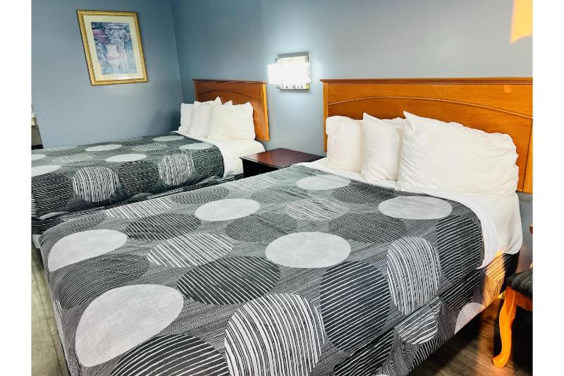 2 Full Beds Non-Smoking image 1