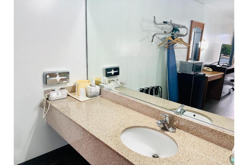 2 Full Beds Non-Smoking image 4