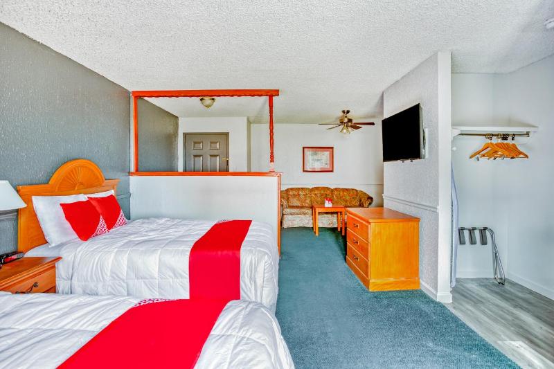 Suite - 2 Full Beds Smoking	 image 4
