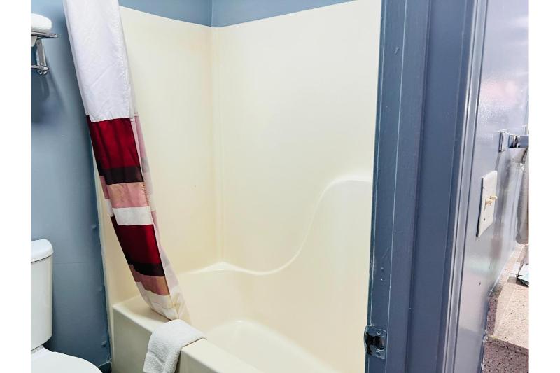 King Bed Smoking	 image 2