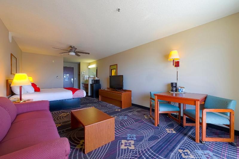King Suite with Balcony - Ocean View image 4