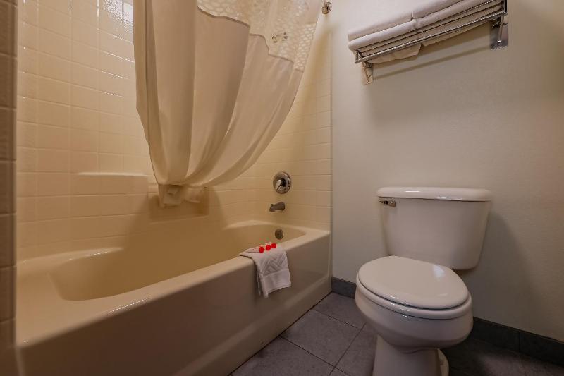 Double Queen Room with Balcony - Ocean view image 2
