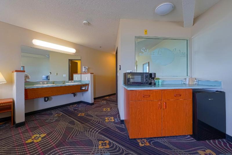 Luxurious King Suite with Jetted Tub and Balcony- Ocean view image 4