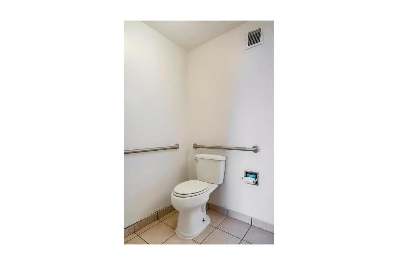 2 Full Bed Accessible image 3