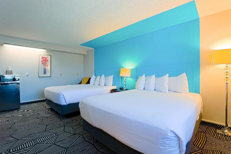 Queen Room with Two Queen Beds image 3
