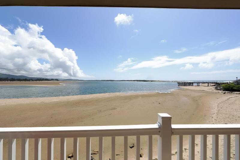 Luxurious King Suite with Jetted Tub and Balcony- Ocean view image 4