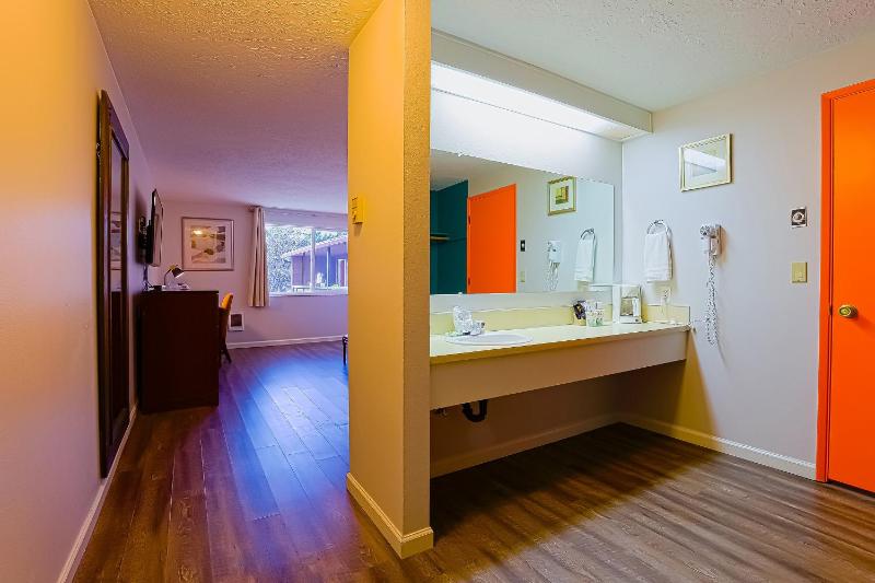King Room image 4