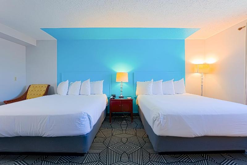 Queen Room with Two Queen Beds image 4