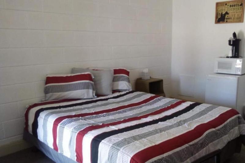 Queen Room image 4