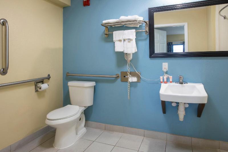 King Room - Disability Access image 3