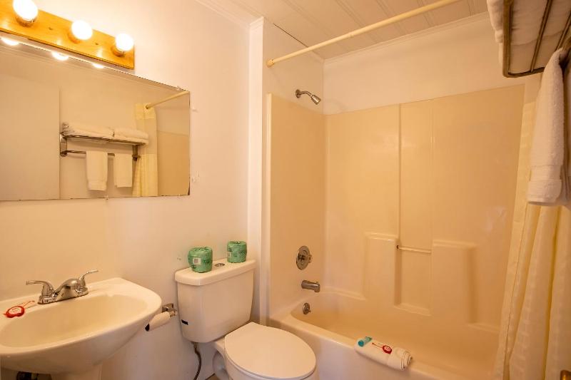 2 Queen Bed with Lake view image 3