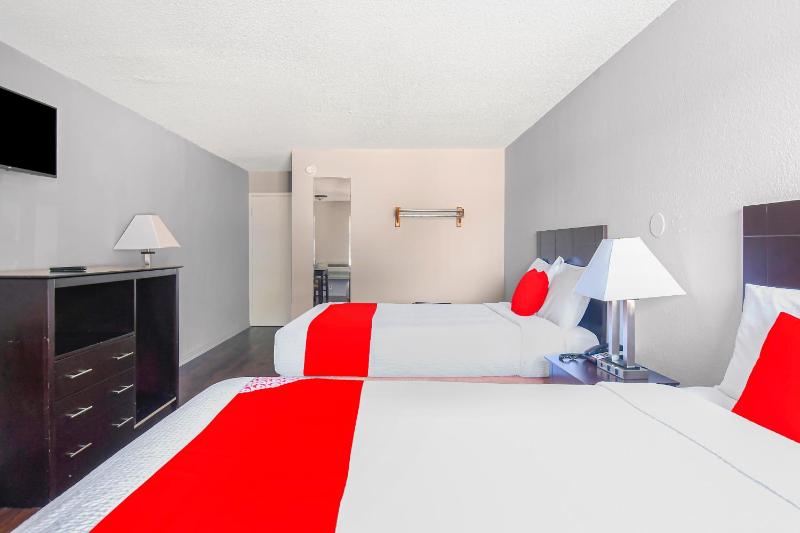 2 Full Bed Accessible image 3
