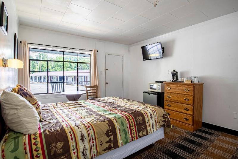 Queen Room image 4