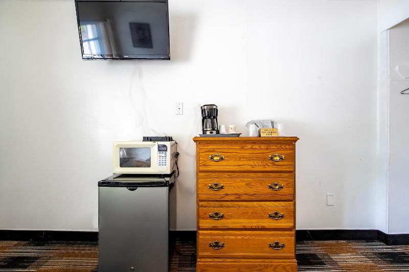 Queen Room image 2