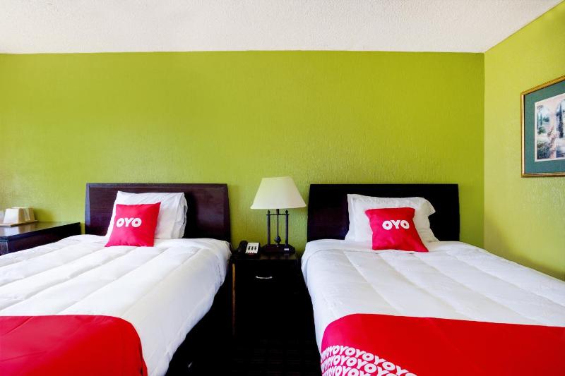 Double Room with Two Double Beds Smoking image 4