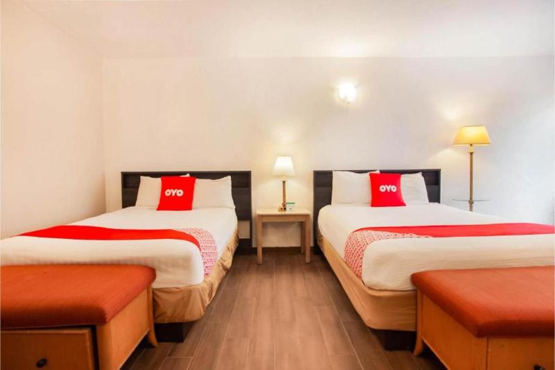 Queen Room with Two Queen Beds - Disability Access image 4