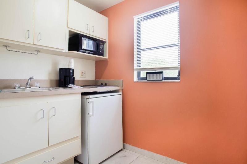 OYO Waterfront Hotel- Cape Coral Fort Myers FL - image 8