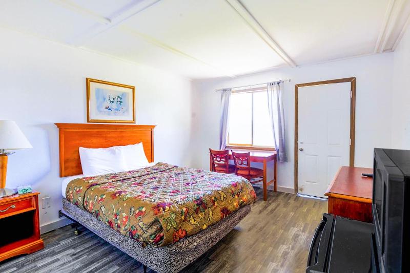 Suite - King Bed image 3