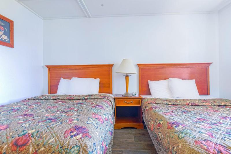 2 Queen Beds Non-Smoking image 4