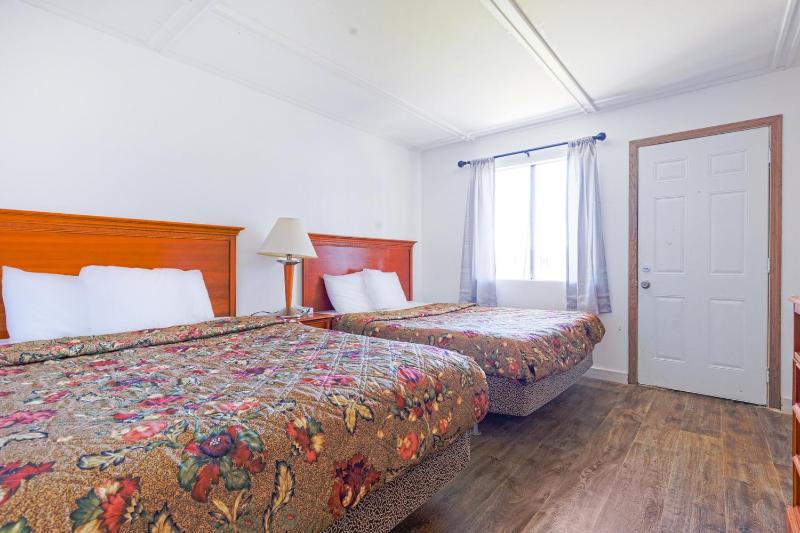 2 Full Beds Non-Smoking image 1