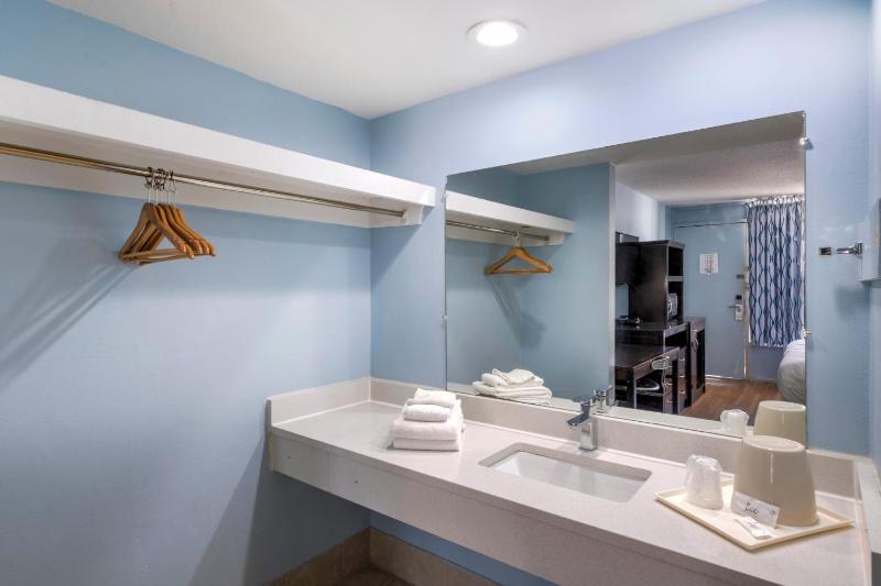 King Room image 3