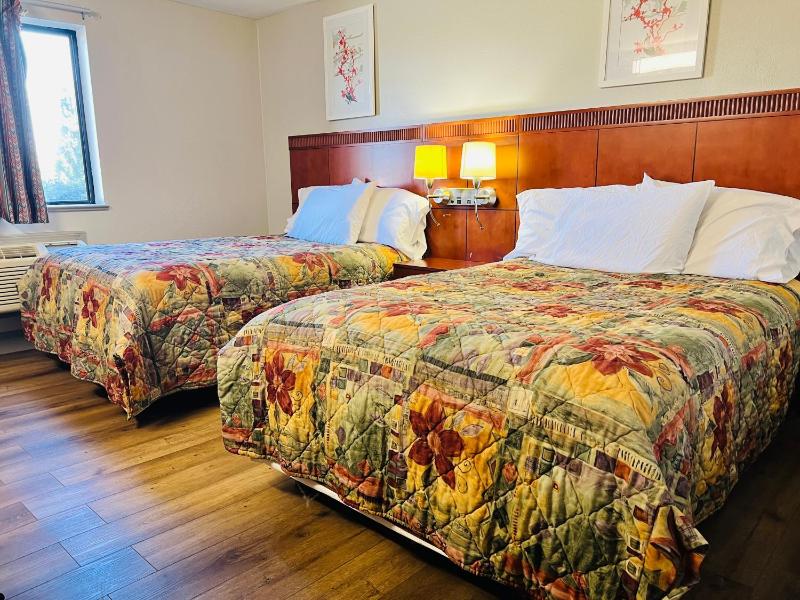 2 Full Beds Non-Smoking image 1