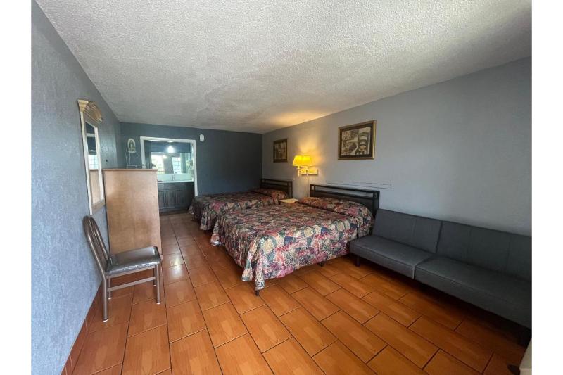 Queen Room with Two Queen Beds image 1