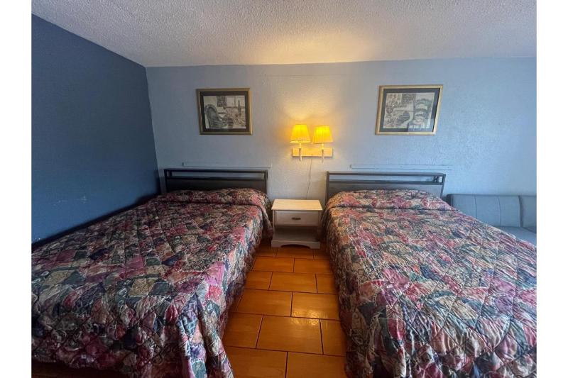 Queen Room with Two Queen Beds image 4