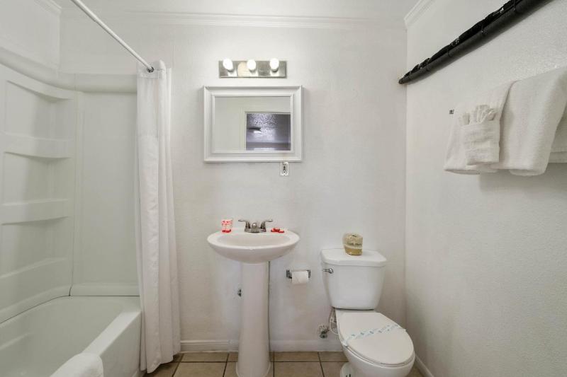 OYO Hotel Rockport- Bay View - image 38
