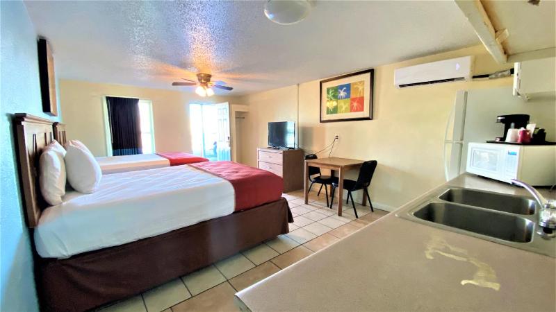 Double Room with Two Double Beds image 3