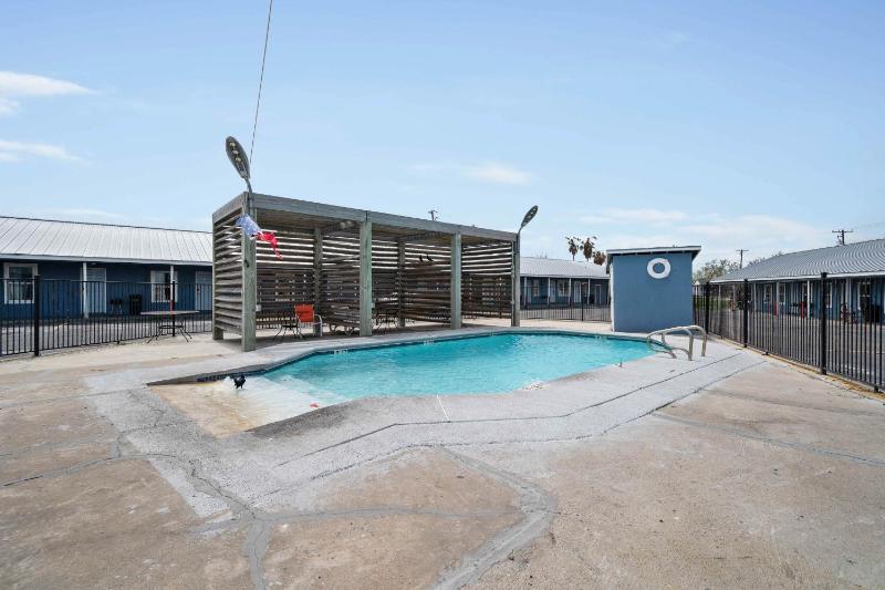 OYO Hotel Rockport- Bay View - image 32