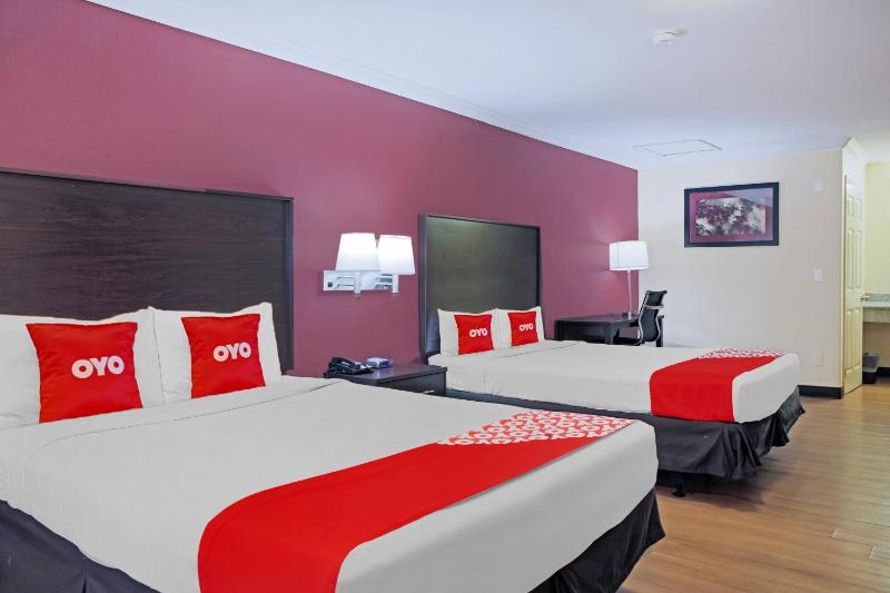 Queen Room with Two Queen Beds image 4