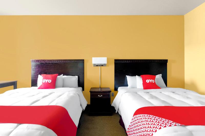 Queen Room with Two Queen Beds image 4