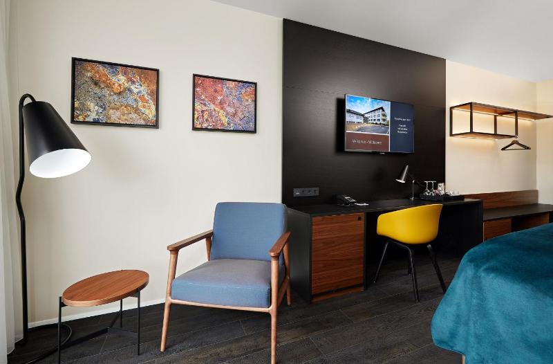 Superior Room with Balcony image 3