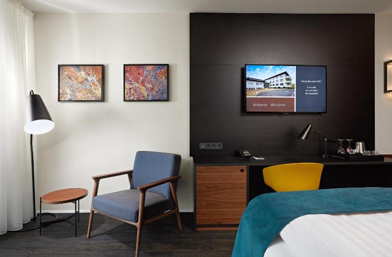 Superior Room with Balcony image 4