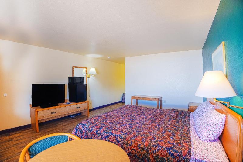 King Room image 4