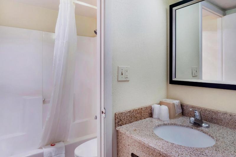 King Room - Disability Access image 3