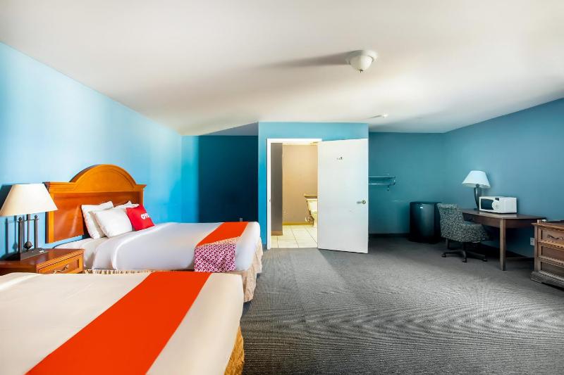 Queen Room with Two Queen Beds - Disability Access image 3