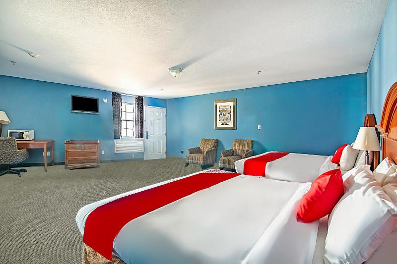Queen Room with Two Queen Beds - Disability Access image 4
