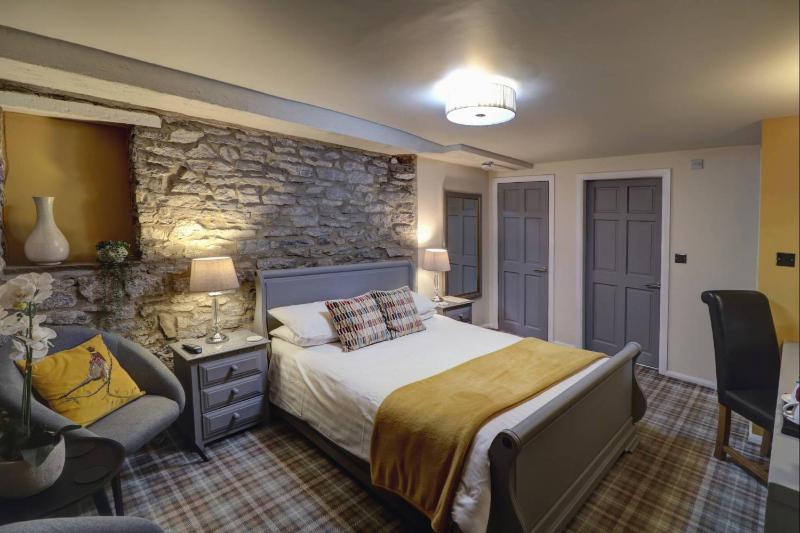 Superior King Room image 4