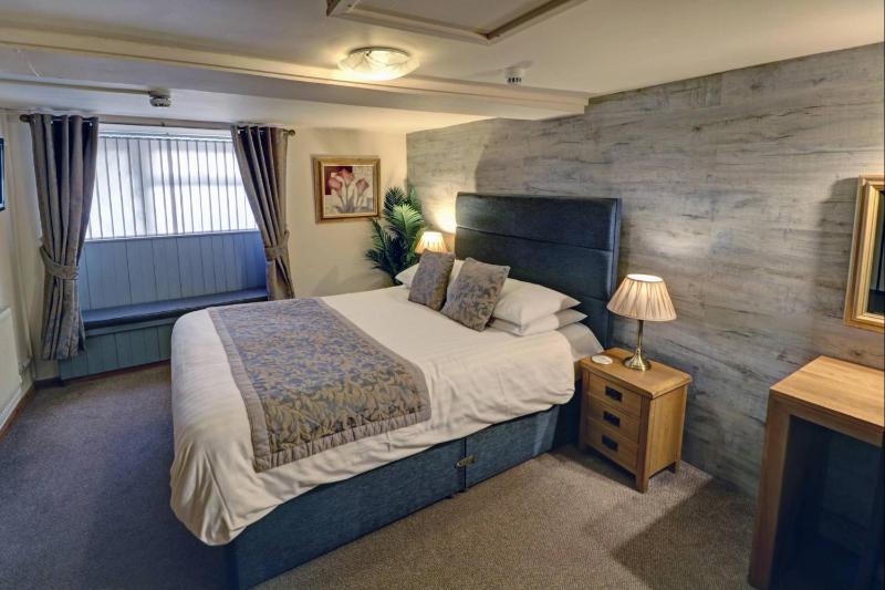 Double Room with Private Bathroom image 4