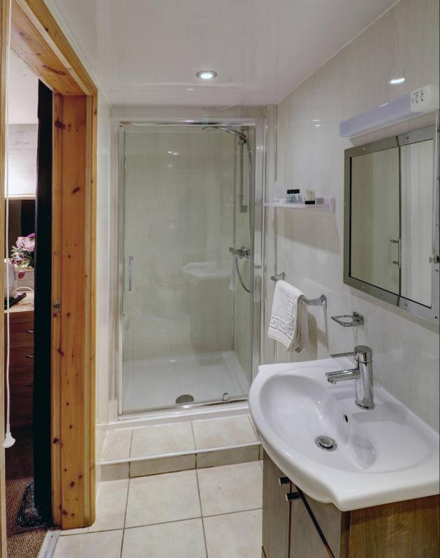 Double Room with Private Bathroom image 3