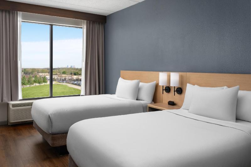 Double Room with Two Double Beds and Sofa bed - High Floor image 4
