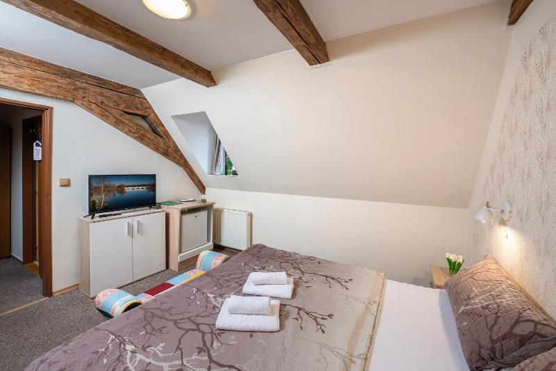 Small Double Room image 4