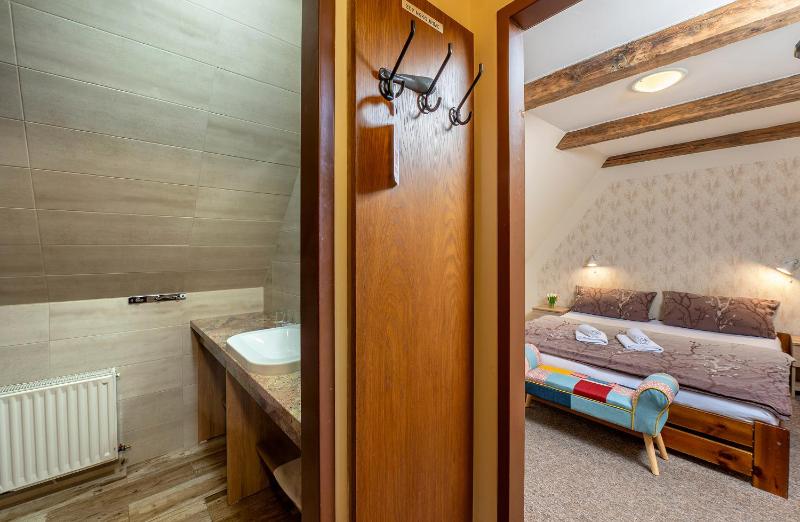 Small Double Room image 3